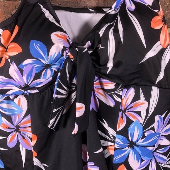 SWIM Solutions Flyaway One Piece Swimsuit - Picture 3 of 8